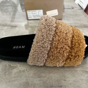 ROAM Women's Plush Slippers - Tan and Cream